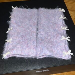 Urban Outfitters smokers mitts